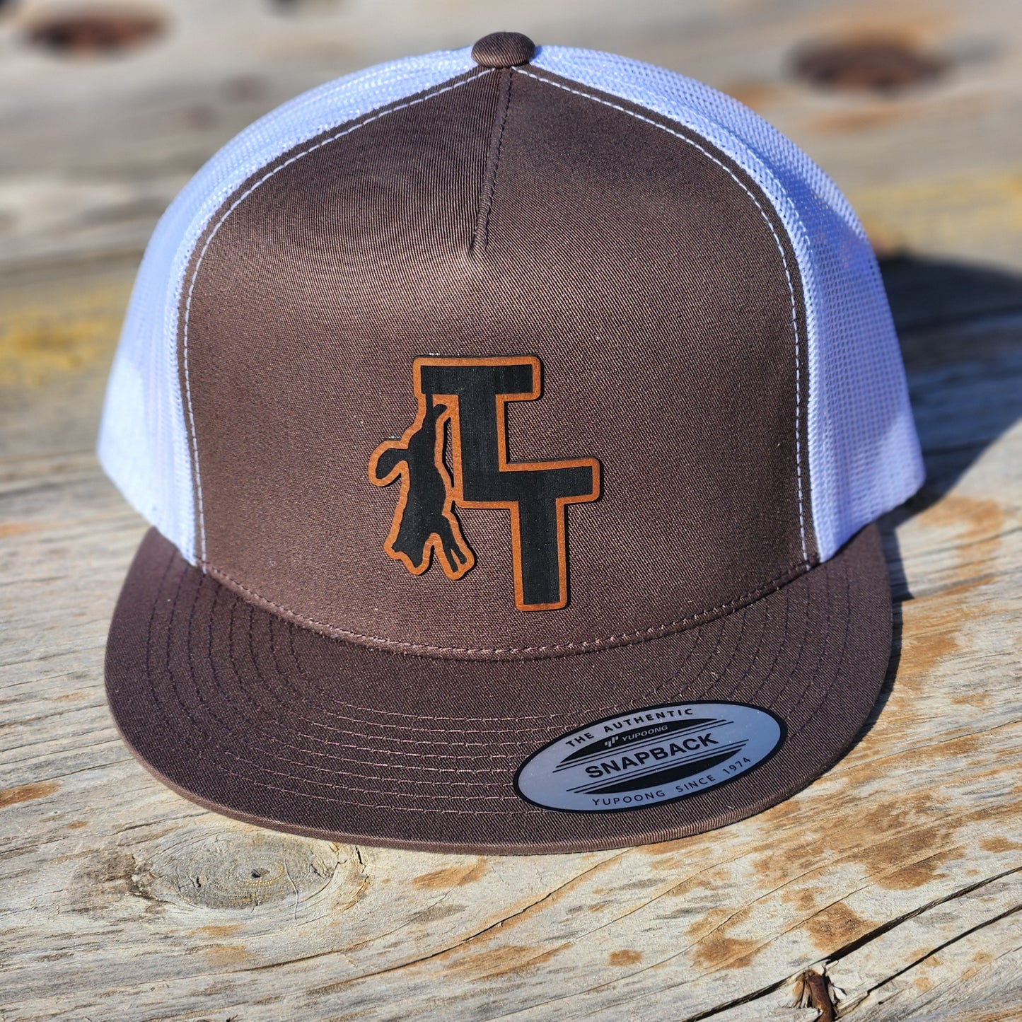 TT Flat Bill - Yupoong - Brown n White