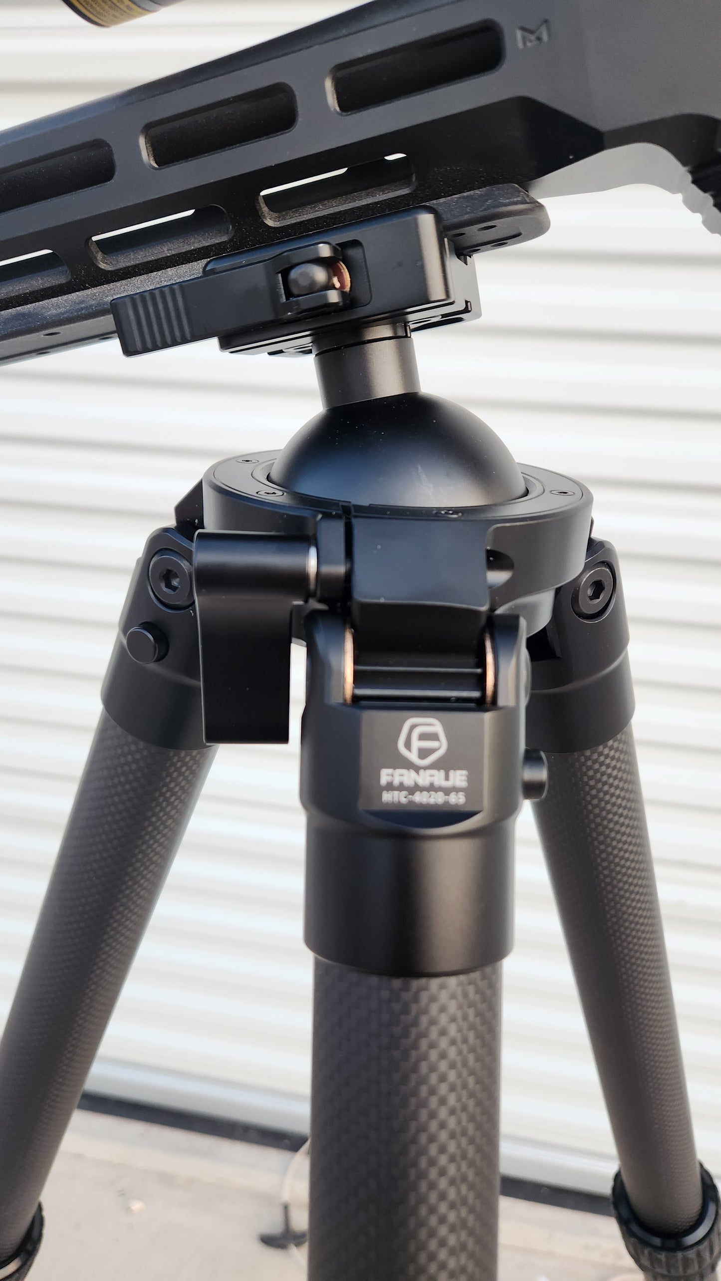 Fanaue - 65 Carbon Fiber Tripod